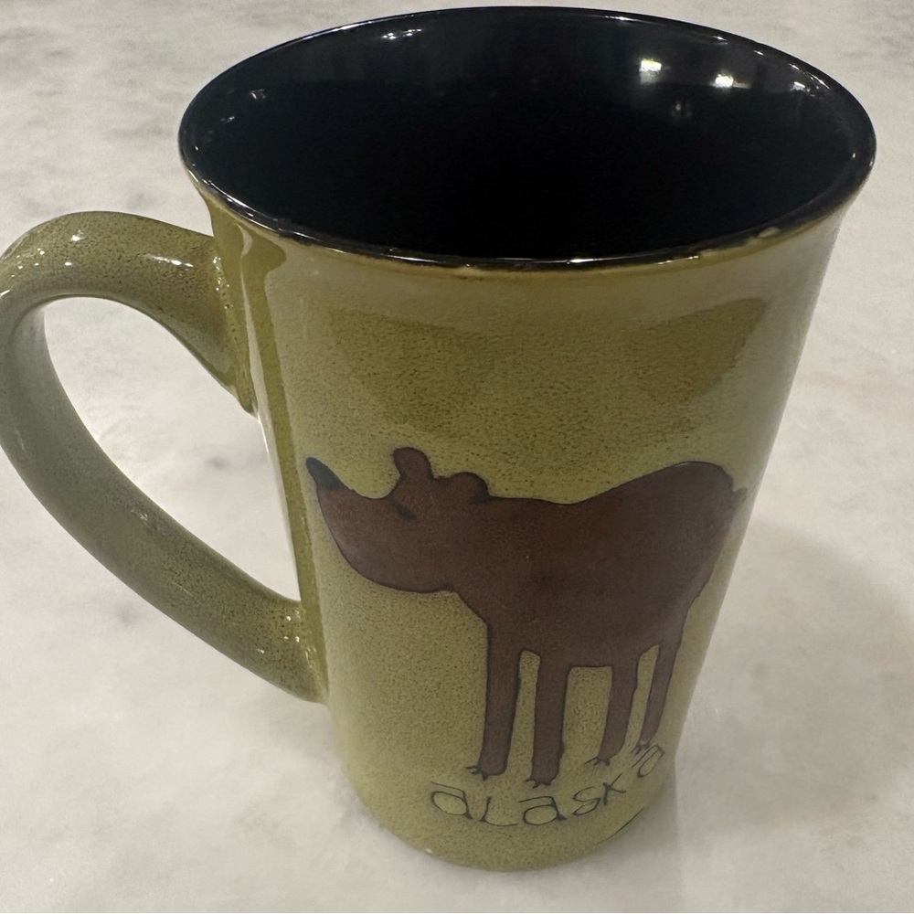 Arctic Circle Alaska Leggy Bear Green Mug - Picture 2 of 9